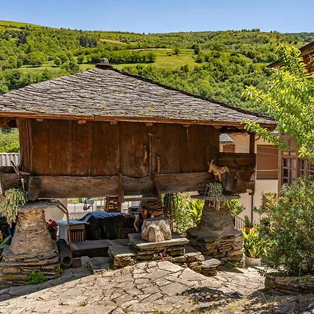 Puente Del Narcea 1 Apartman *